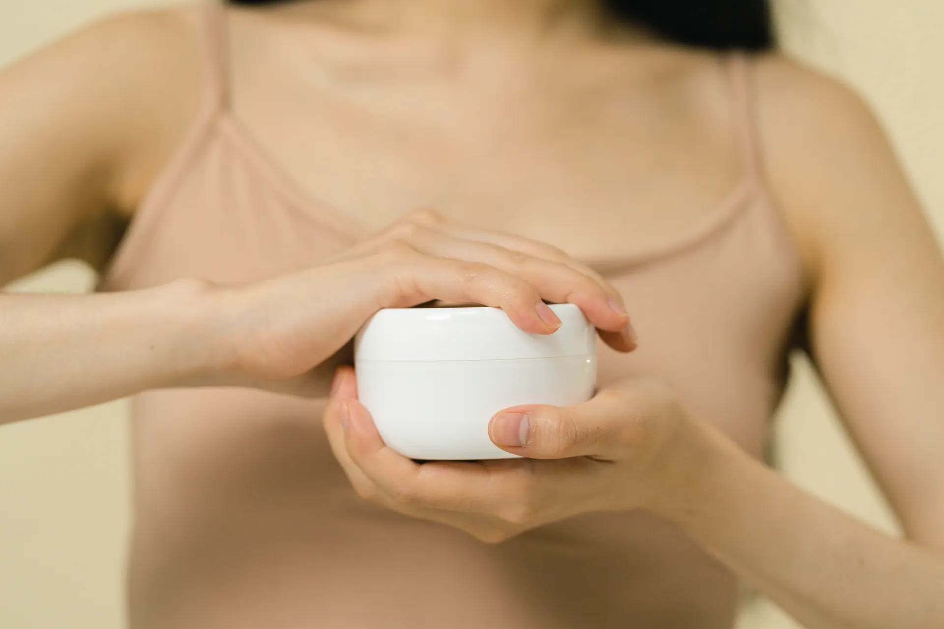 Vaseline Body Oil: What’s Actually in the Bottle